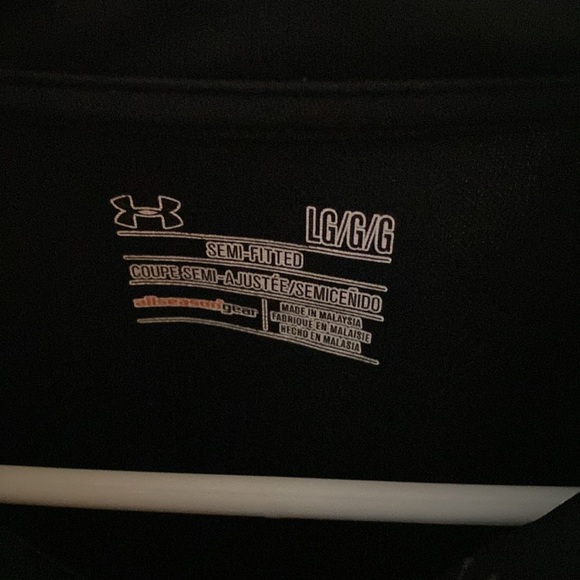 Under Armour semi fitted size large zip up jacket with front pockets - Picture 2 of 5